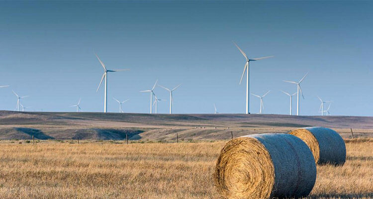 a picture of onshore wind turbine tower